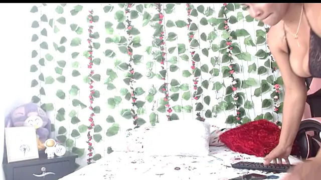 camilavagina24 online show from 4, 11, 2025