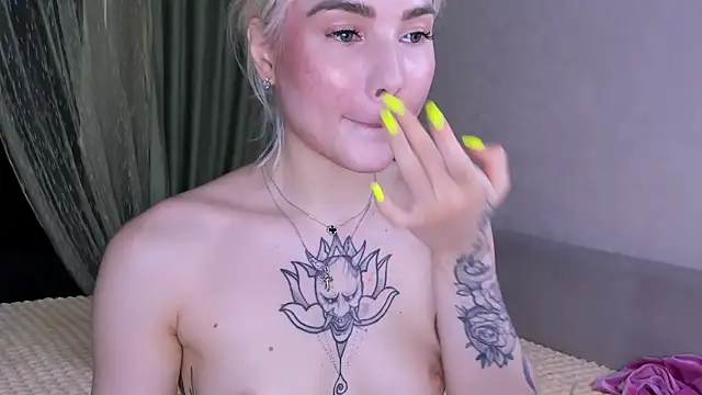 Snapshot of Sweeet_Barbie chatting on 11, 7, 2026 Sweeet Barbie online show from 11, 7, 2026