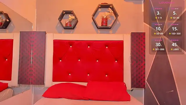 Snapshot of Karoll014 chatting on 20, 10, 2025 Karoll014 online show from 20, 10, 2025