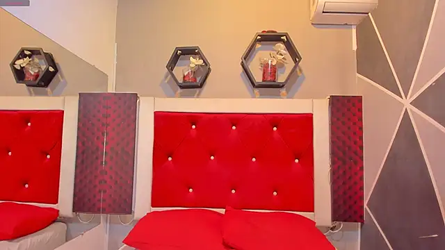 Snapshot of Karoll014 chatting on 17, 11, 2025 Karoll014 online show from 17, 11, 2025