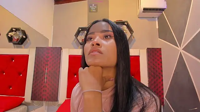 Snapshot of Karoll014 chatting on 21, 11, 2025 Karoll014 online show from 21, 11, 2025