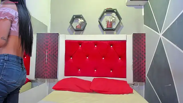 Snapshot of Karoll014 chatting on 25, 11, 2025 Karoll014 online show from 25, 11, 2025