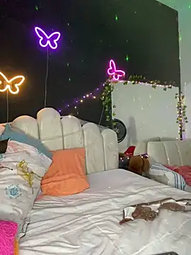 Snapshot of AlisonHoot69 chatting on 2, 3, 2025 AlisonHoot69 online show from 2, 3, 2025