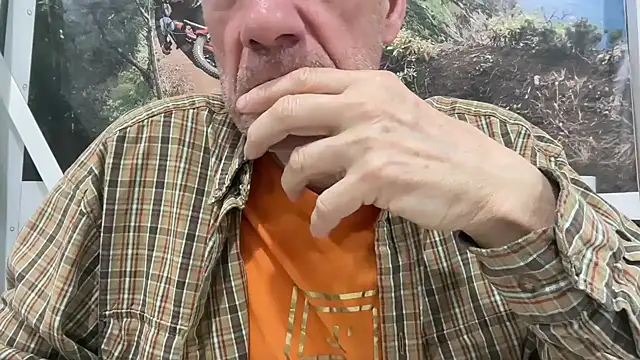 Snapshot of tauromolo chatting on 22, 4, 2026 tauromolo online show from 22, 4, 2026