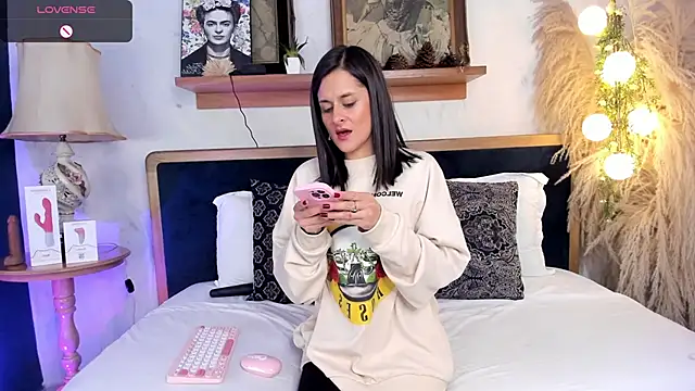 Alice milf  online show from 24, 1, 2025