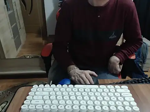 uncutguy01 online show from 7, 11, 2025