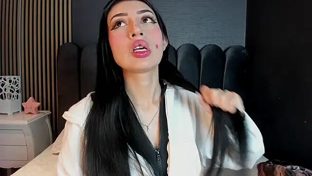 Nicolette ks  online show from 10, 4, 2026