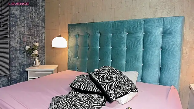 Paola  23 online show from 28, 11, 2025