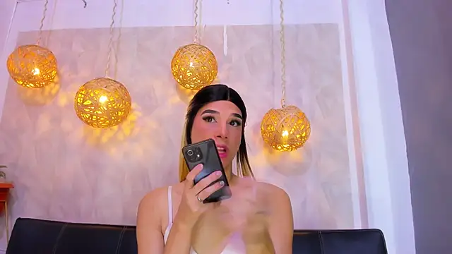 Snapshot of victoria_aleia_ chatting on 8, 1, 2025 victoria aleia online show from 8, 1, 2025