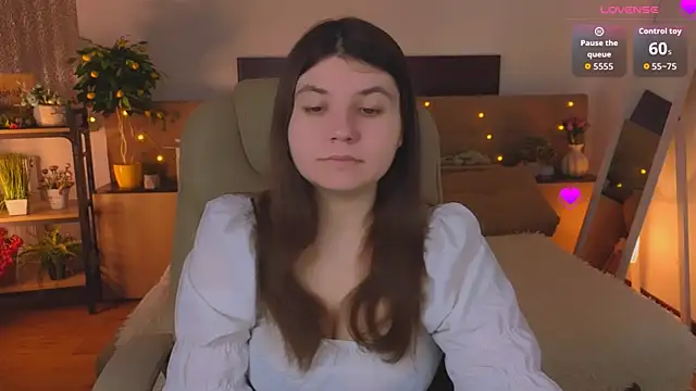 Snapshot of Viola__Shy chatting on 20, 4, 2026 Viola Shy online show from 20, 4, 2026