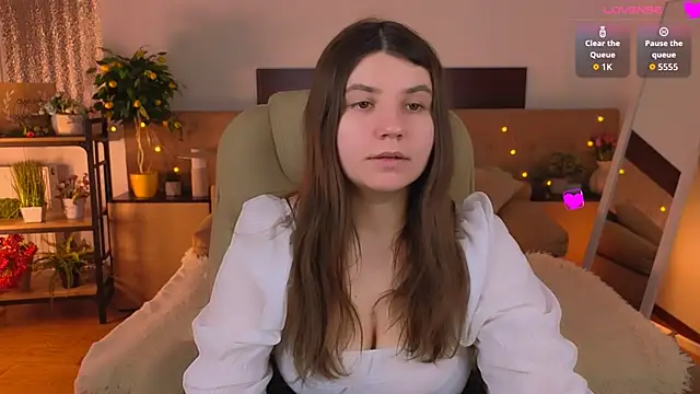 Snapshot of Viola__Shy chatting on 7, 5, 2026 Viola Shy online show from 7, 5, 2026