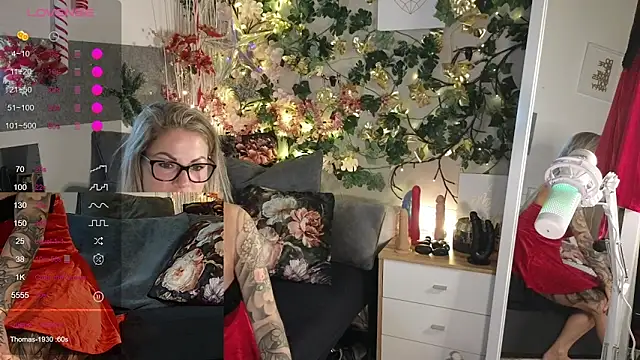 Snapshot of Tatjana_Sue chatting on 18, 12, 2024 Tatjana Sue online show from 18, 12, 2024