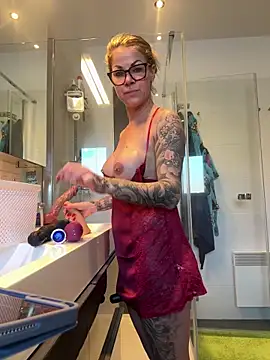 Snapshot of Tatjana_Sue chatting on 30, 12, 2024 Tatjana Sue online show from 30, 12, 2024