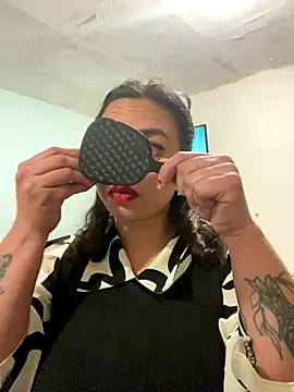 Snapshot of Lucrecia_33 chatting on 15, 12, 2025 Lucrecia 33 online show from 15, 12, 2025