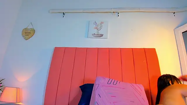 valen rose0 online show from 7, 10, 2025