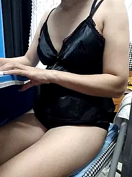 Snapshot of Haralushiaaa chatting on 21, 10, 2025 Haralushiaaa online show from 21, 10, 2025