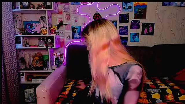 Maria Hunt online show from 18, 12, 2024