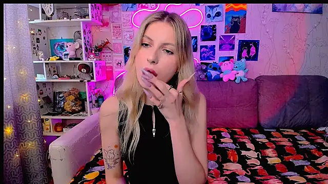 Maria Hunt online show from 1, 2, 2025