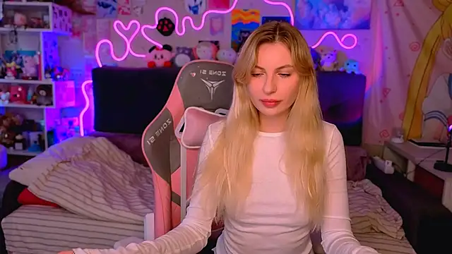 Maria Hunt online show from 15, 10, 2025