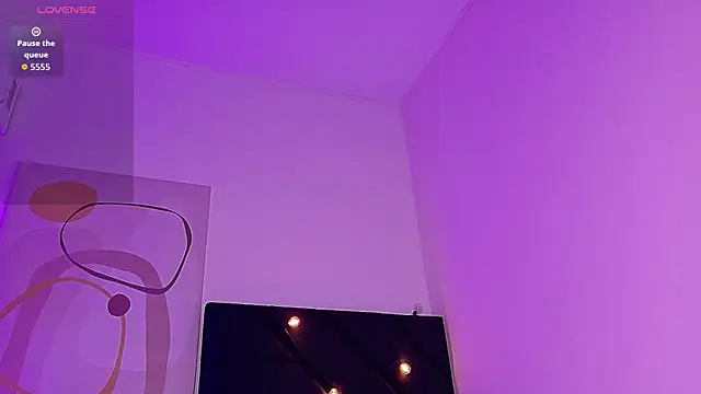Snapshot of littleebluee chatting on 9, 7, 2026 littleebluee online show from 9, 7, 2026
