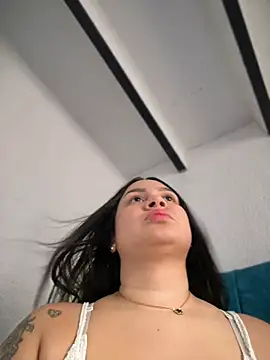 Pretty Isadora online show from 7, 3, 2025