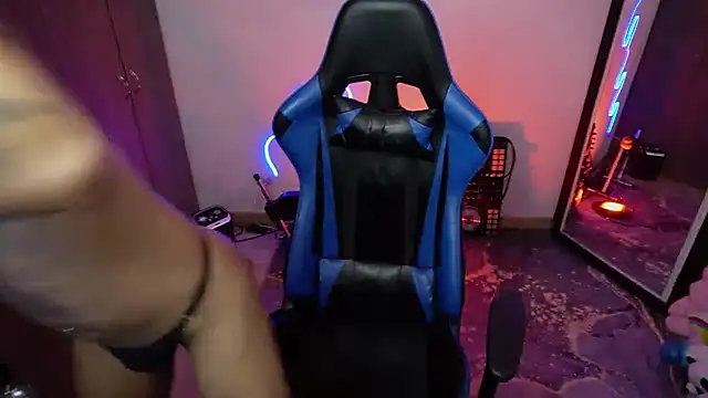 tay ler3 online show from 10, 4, 2026