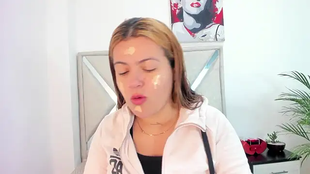 Snapshot of Alexandra_Torress chatting on 2, 2, 2026 Alexandra Torress online show from 2, 2, 2026