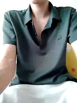 Snapshot of YAY-1 chatting on 4, 1, 2025 YAY-1 online show from 4, 1, 2025