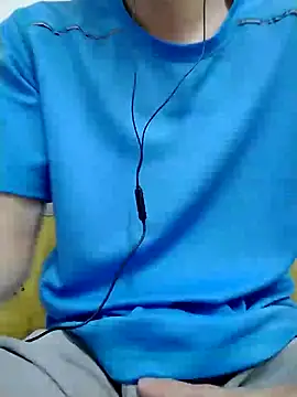 Snapshot of YAY-1 chatting on 5, 1, 2025 YAY-1 online show from 5, 1, 2025