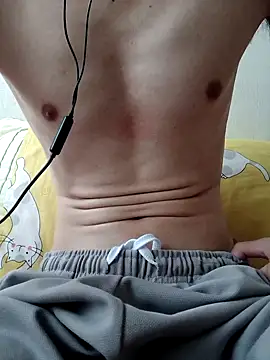 Snapshot of YAY-1 chatting on 5, 2, 2025 YAY-1 online show from 5, 2, 2025