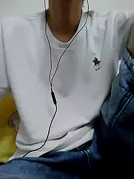 Snapshot of YAY-1 chatting on 5, 2, 2025 YAY-1 online show from 5, 2, 2025