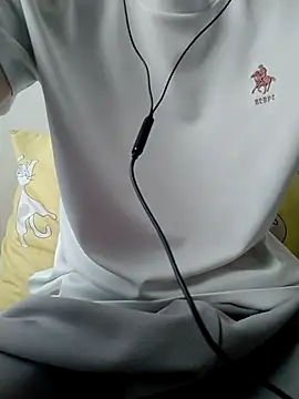 Snapshot of YAY-1 chatting on 2, 3, 2025 YAY-1 online show from 2, 3, 2025