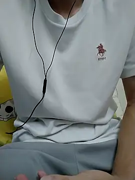 Snapshot of YAY-1 chatting on 2, 3, 2025 YAY-1 online show from 2, 3, 2025