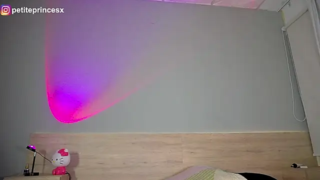 Snapshot of petitevictoria chatting on 18, 1, 2025 petitevictoria online show from 18, 1, 2025