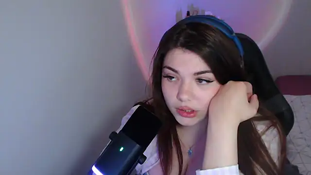 helengilmor online show from 25, 4, 2026