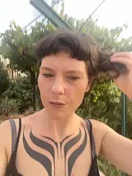 Snapshot of OniricFemme chatting on 16, 9, 2025 OniricFemme online show from 16, 9, 2025