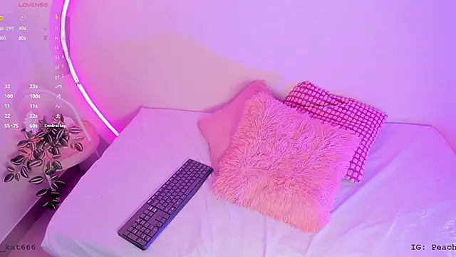 katiepeach  online show from 8, 2, 2025