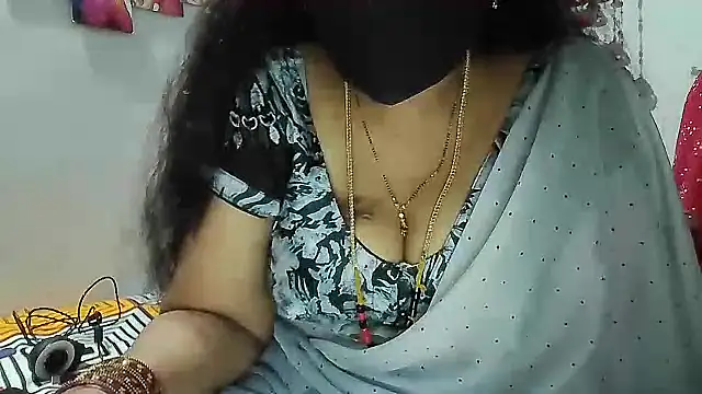 Snapshot of Rani_Darling_99 chatting on 4, 10, 2025 Rani Darling 99 online show from 4, 10, 2025