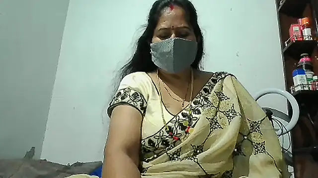 Snapshot of Rani_Darling_99 chatting on 8, 10, 2025 Rani Darling 99 online show from 8, 10, 2025