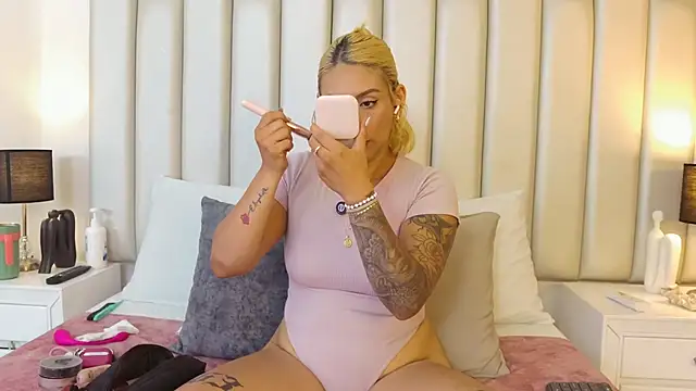 Emily robertss online show from 24, 11, 2025