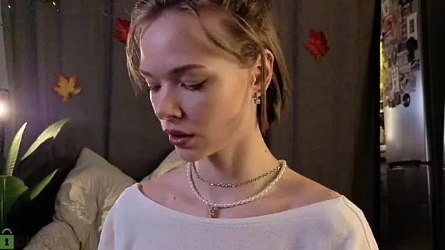 Eva Natsumi online show from 8, 11, 2025