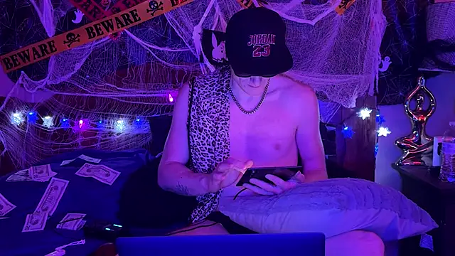 Snapshot of JuicyStrawbaby chatting on 30, 10, 2025 JuicyStrawbaby online show from 30, 10, 2025