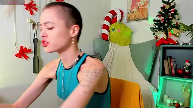 Snapshot of PamelaYong chatting on 5, 1, 2025 PamelaYong online show from 5, 1, 2025