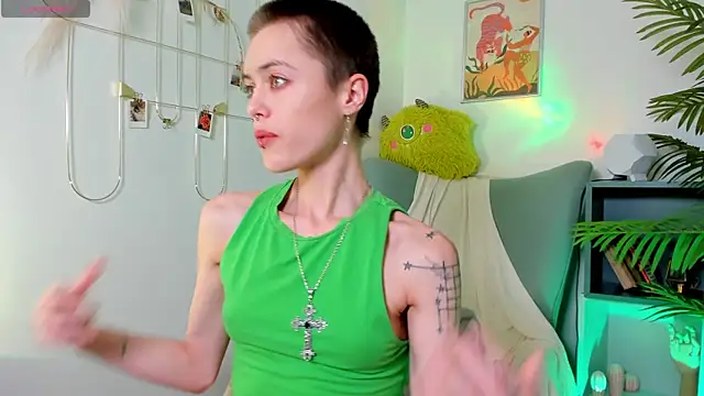 Snapshot of PamelaYong chatting on 1, 2, 2025 PamelaYong online show from 1, 2, 2025