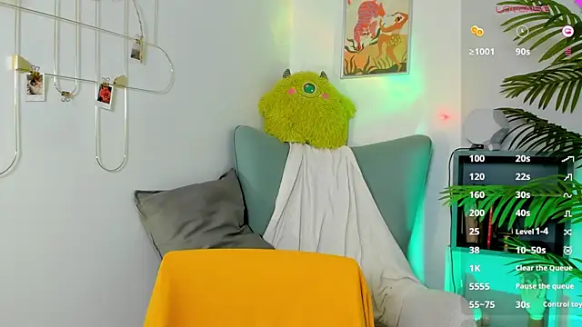 Snapshot of PamelaYong chatting on 5, 2, 2025 PamelaYong online show from 5, 2, 2025