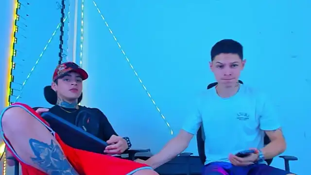 Snapshot of HOT_boy2025 chatting on 20, 10, 2025 HOT boy2025 online show from 20, 10, 2025