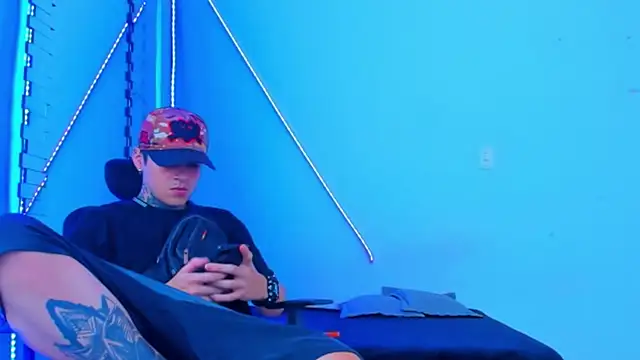 Snapshot of HOT_boy2025 chatting on 22, 10, 2025 HOT boy2025 online show from 22, 10, 2025