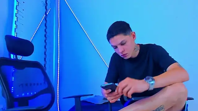 Snapshot of HOT_boy2025 chatting on 23, 10, 2025 HOT boy2025 online show from 23, 10, 2025