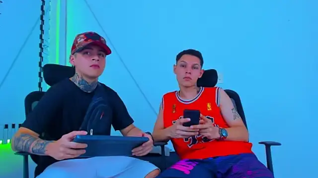 Snapshot of HOT_boy2025 chatting on 3, 11, 2025 HOT boy2025 online show from 3, 11, 2025