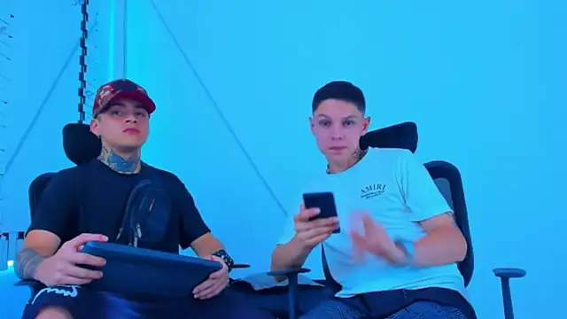 Snapshot of HOT_boy2025 chatting on 4, 11, 2025 HOT boy2025 online show from 4, 11, 2025